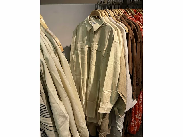 Plm 2358 diverse kledingstuks esprit - afbeelding 39 van  240