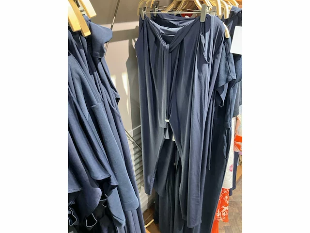Plm 2358 diverse kledingstuks esprit - afbeelding 47 van  240