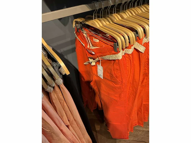 Plm 2358 diverse kledingstuks esprit - afbeelding 117 van  240