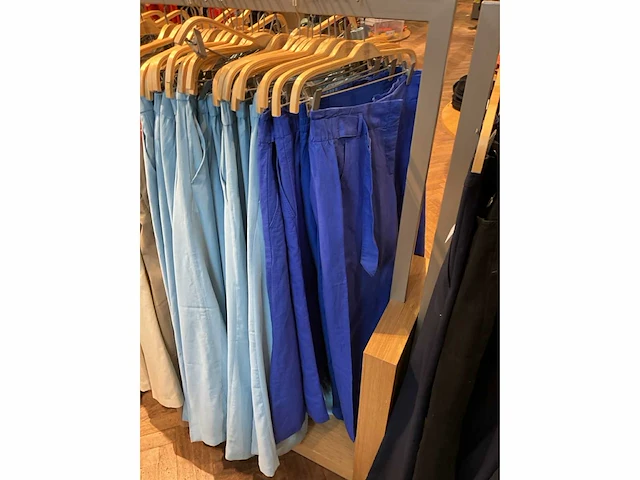 Plm 2358 diverse kledingstuks esprit - afbeelding 148 van  240