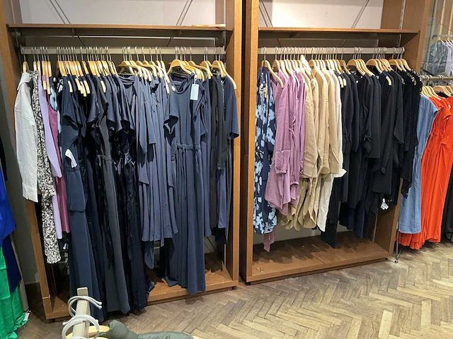 Plm 2358 diverse kledingstuks esprit - afbeelding 230 van  240