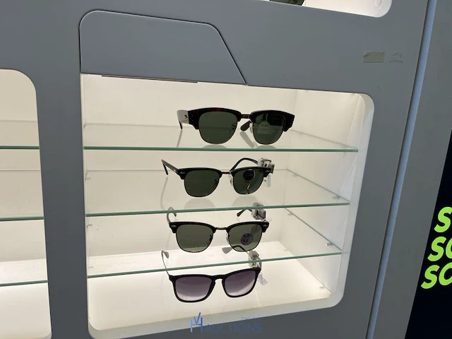Plm 242 diverse zonnebrillen waaronder polaroid, rayban, gucci, enz - afbeelding 15 van  50