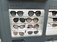 Plm 242 diverse zonnebrillen waaronder polaroid, rayban, gucci, enz - afbeelding 24 van  50