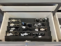 Plm 242 diverse zonnebrillen waaronder polaroid, rayban, gucci, enz - afbeelding 40 van  50