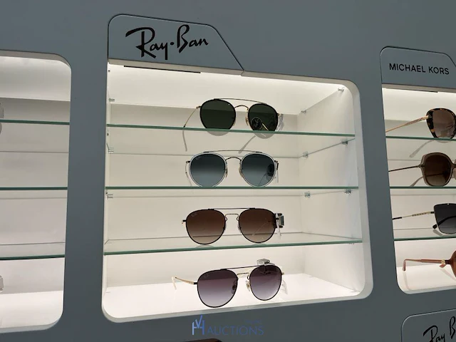 Plm 242 diverse zonnebrillen waaronder polaroid, rayban, gucci, enz - afbeelding 48 van  50