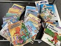 Plm 28 diverse kinderboeken en 1 decoratieve kader - afbeelding 1 van  7