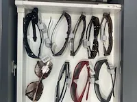 Plm 310 diverse zonnenbrillen waaronder boss, rayban, gucci, enz - afbeelding 3 van  14