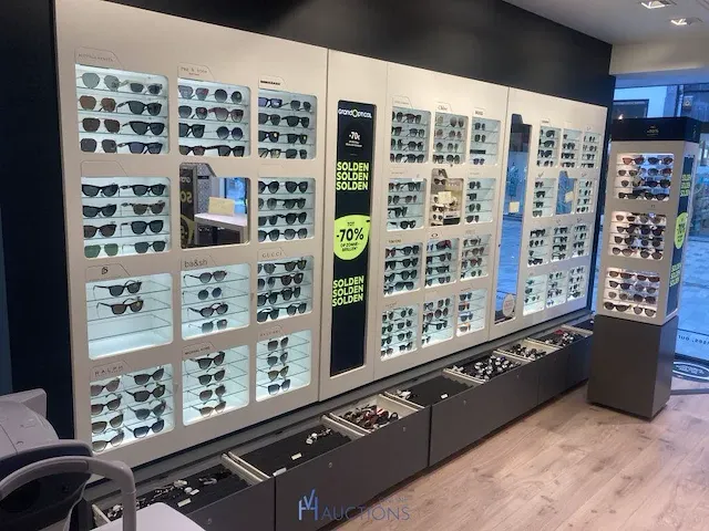 Plm 310 diverse zonnenbrillen waaronder boss, rayban, gucci, enz - afbeelding 1 van  14