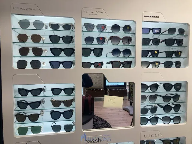 Plm 310 diverse zonnenbrillen waaronder boss, rayban, gucci, enz - afbeelding 7 van  14