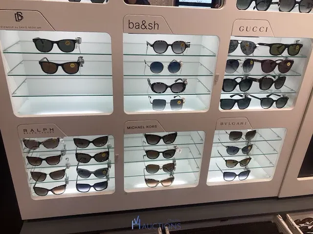 Plm 310 diverse zonnenbrillen waaronder boss, rayban, gucci, enz - afbeelding 8 van  14