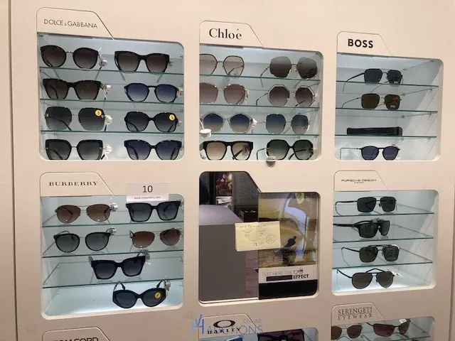 Plm 310 diverse zonnenbrillen waaronder boss, rayban, gucci, enz - afbeelding 9 van  14
