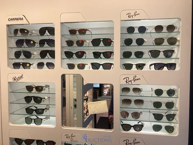 Plm 310 diverse zonnenbrillen waaronder boss, rayban, gucci, enz - afbeelding 11 van  14