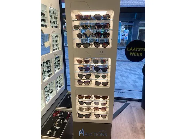 Plm 310 diverse zonnenbrillen waaronder boss, rayban, gucci, enz - afbeelding 14 van  14
