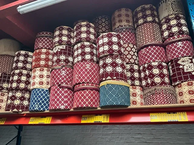 Plm 320 diverse houten poefs, voorzien van stoffen/fluwelen bekleding - afbeelding 2 van  8