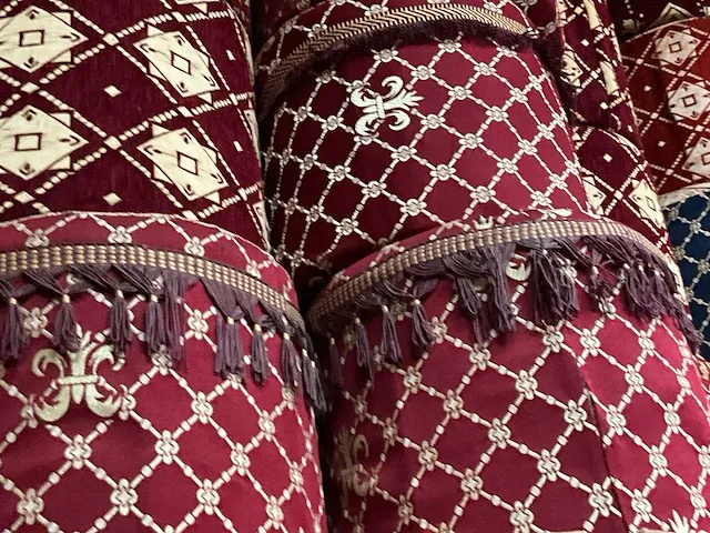 Plm 320 diverse houten poefs, voorzien van stoffen/fluwelen bekleding - afbeelding 6 van  8