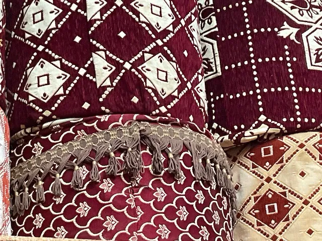 Plm 320 diverse houten poefs, voorzien van stoffen/fluwelen bekleding - afbeelding 8 van  8