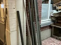 Plm. 33 diverse metalen hoekprofielen - afbeelding 2 van  7