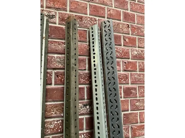 Plm. 33 diverse metalen hoekprofielen - afbeelding 6 van  7