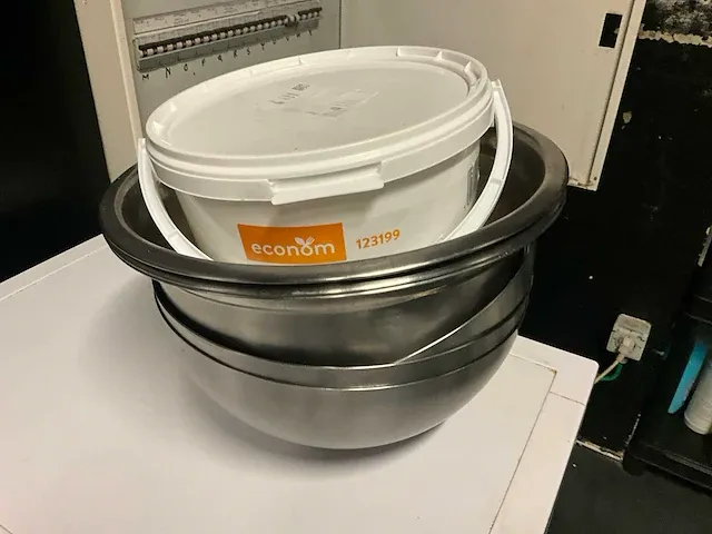 Plm 34 diverse gastronorm bakken en enig keukengerei - afbeelding 2 van  18