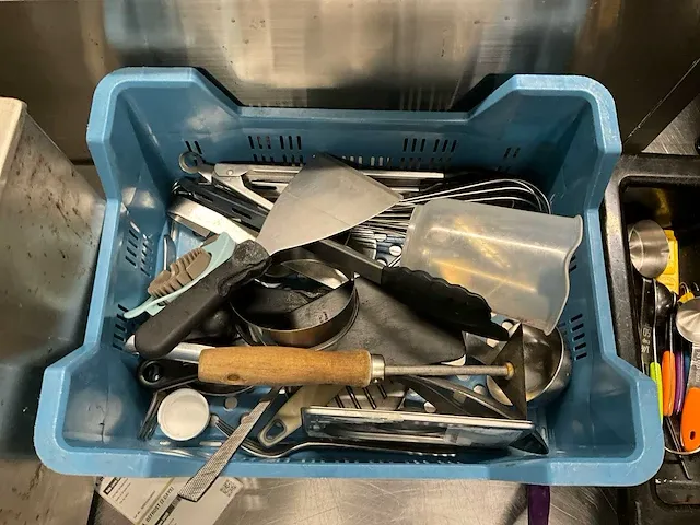 Plm 34 diverse gastronorm bakken en enig keukengerei - afbeelding 5 van  18