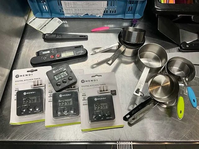 Plm 34 diverse gastronorm bakken en enig keukengerei - afbeelding 7 van  18