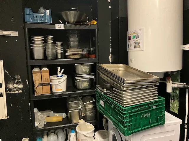 Plm 34 diverse gastronorm bakken en enig keukengerei - afbeelding 1 van  18