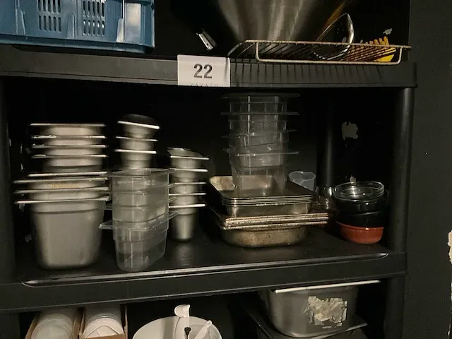 Plm 34 diverse gastronorm bakken en enig keukengerei - afbeelding 11 van  18