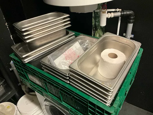 Plm 34 diverse gastronorm bakken en enig keukengerei - afbeelding 15 van  18