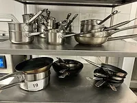 Plm 34 diverse steelpannen en steelpotten - afbeelding 1 van  6