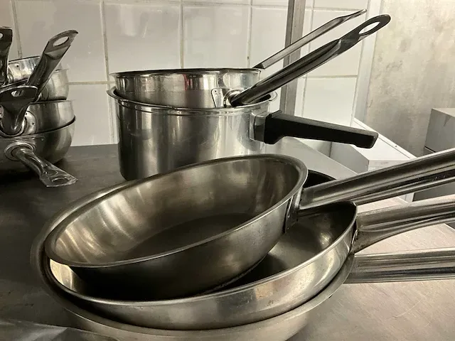 Plm 34 diverse steelpannen en steelpotten - afbeelding 6 van  6