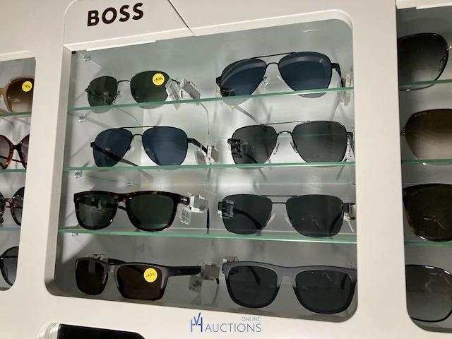Plm 345 diverse zonnebrillen waaronder boss, rayban, gucci, enz - afbeelding 10 van  83