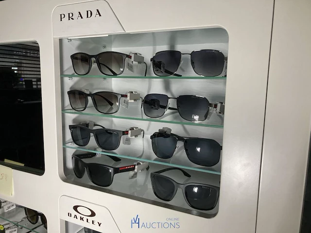 Plm 345 diverse zonnebrillen waaronder boss, rayban, gucci, enz - afbeelding 14 van  83