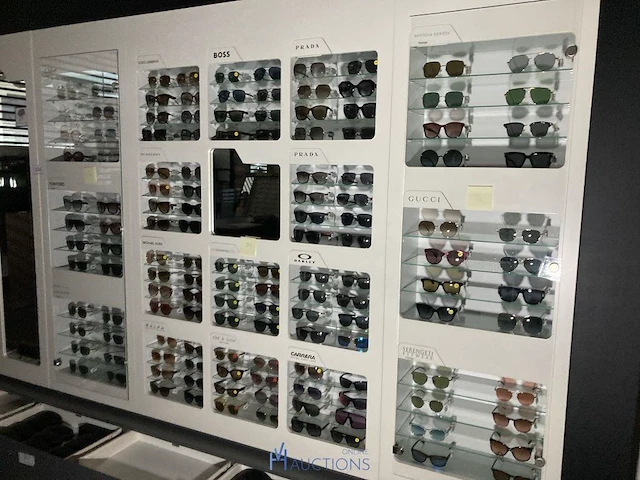 Plm 345 diverse zonnebrillen waaronder boss, rayban, gucci, enz - afbeelding 12 van  83