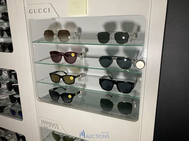 Plm 345 diverse zonnebrillen waaronder boss, rayban, gucci, enz - afbeelding 67 van  83