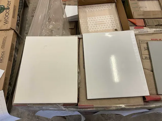 Plm 39m2 diverse wand/vloertegels bw, soler en iris gres - afbeelding 2 van  7