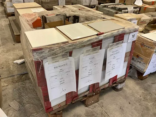 Plm 39m2 diverse wand/vloertegels bw, soler en iris gres - afbeelding 5 van  7