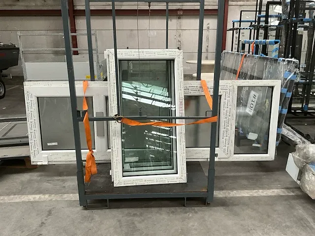 Plm. 4 diverse pvc ramen kömmerling en deur - afbeelding 1 van  7