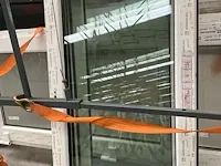 Plm. 4 diverse pvc ramen kömmerling en deur - afbeelding 4 van  7