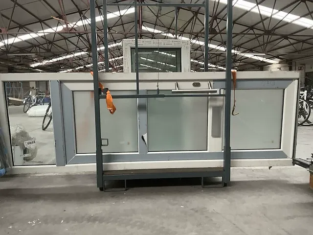 Plm. 4 diverse pvc ramen kömmerling en deur - afbeelding 7 van  7