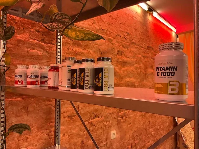 Plm. 40 diverse drinkbekers nutrition en diverse potten - afbeelding 11 van  22