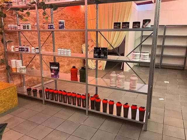Plm. 40 diverse drinkbekers nutrition en diverse potten - afbeelding 12 van  22