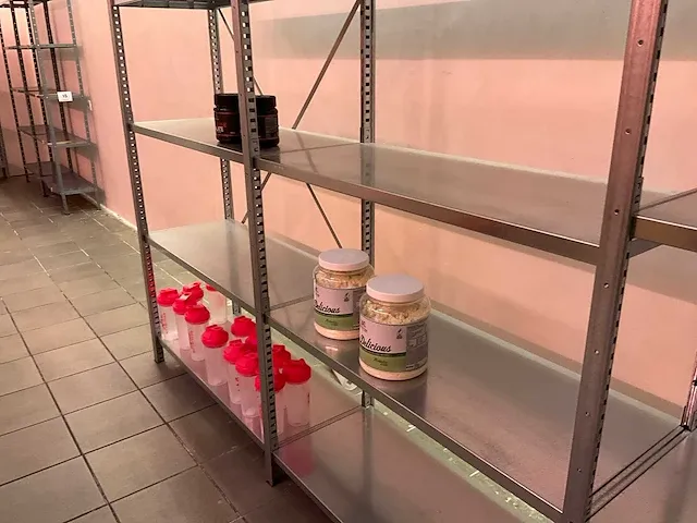 Plm. 40 diverse drinkbekers nutrition en diverse potten - afbeelding 16 van  22