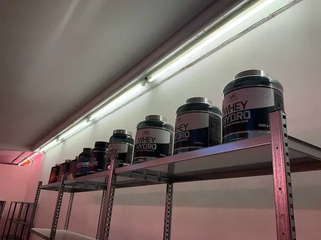 Plm. 40 diverse drinkbekers nutrition en diverse potten - afbeelding 17 van  22
