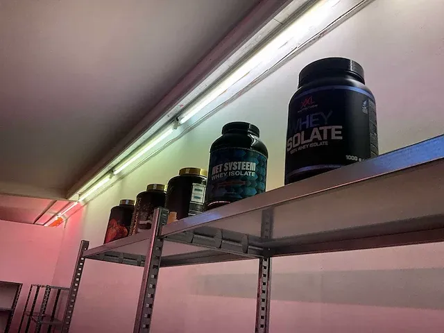 Plm. 40 diverse drinkbekers nutrition en diverse potten - afbeelding 20 van  22