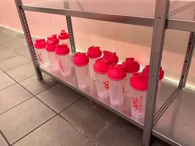 Plm. 40 diverse drinkbekers nutrition en diverse potten - afbeelding 22 van  22
