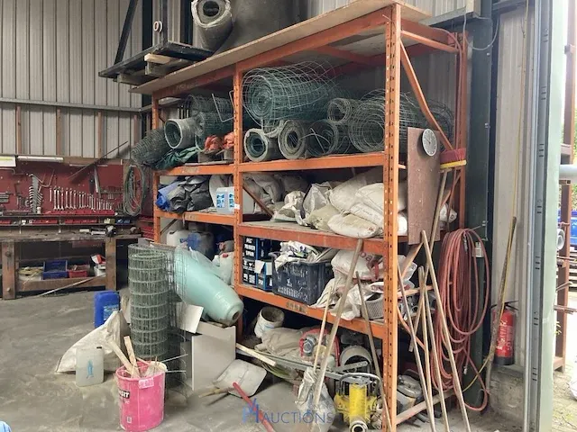 Plm 4,00 lpm palletstelling met inhoud waaronder slede voor bouwlift - afbeelding 1 van  6