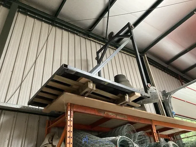 Plm 4,00 lpm palletstelling met inhoud waaronder slede voor bouwlift - afbeelding 4 van  6