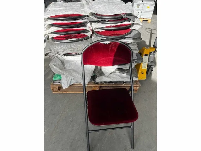 Plm. 63 klapstoelen bordeaux - afbeelding 1 van  1