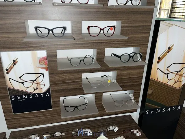 Plm 820 diverse brilmonturen waaronder gucci, prada, rayban, enz - afbeelding 11 van  98
