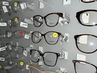 Plm 820 diverse brilmonturen waaronder gucci, prada, rayban, enz - afbeelding 19 van  98